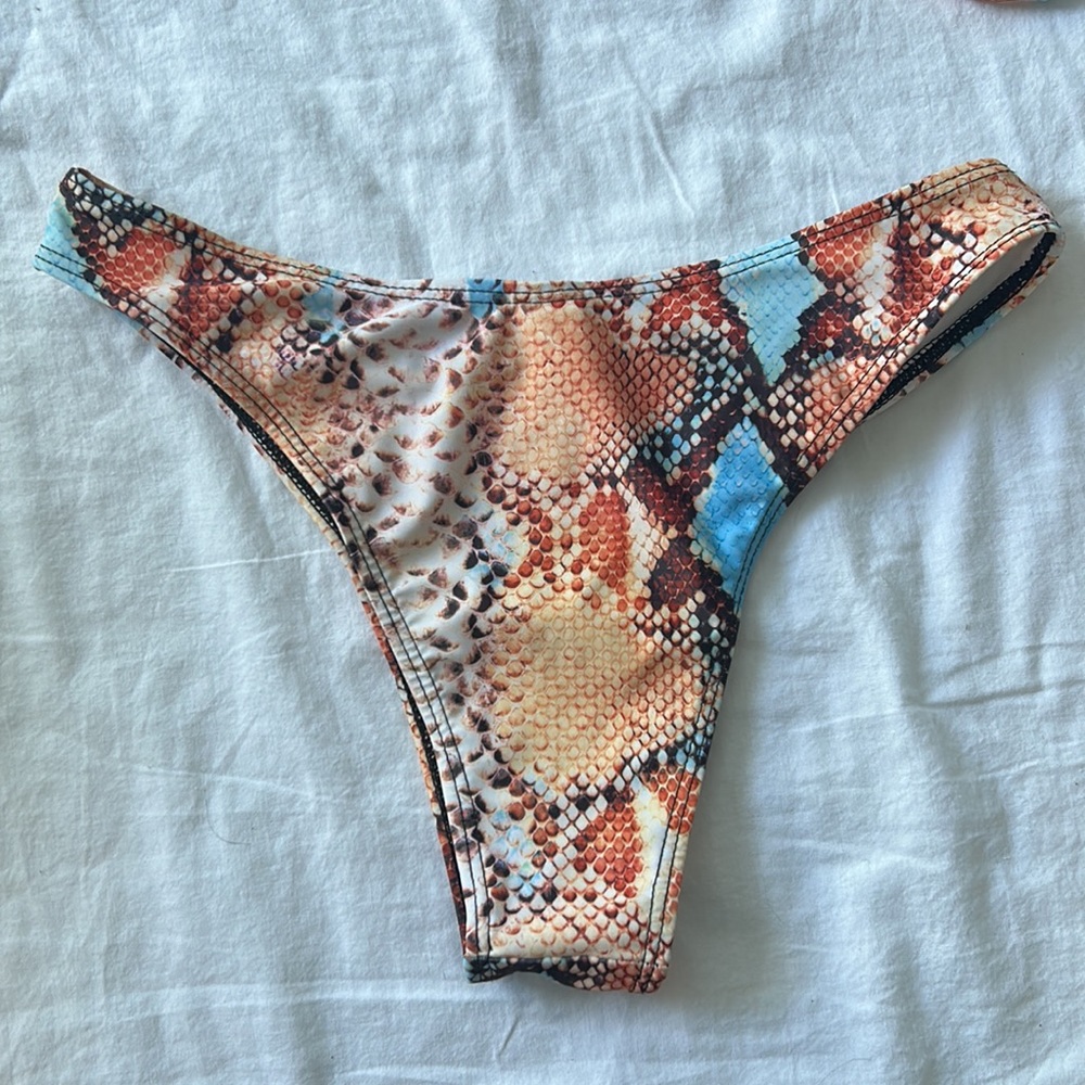 Bikini set - Picture 3 of 4